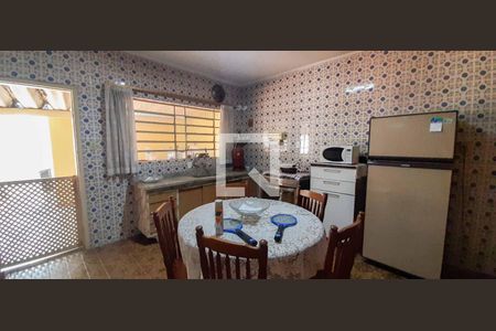 Casa à venda com 400m², 3 quartos e 4 vagas Casa à venda com 400m², 3 quartos e 4 vagasCozinha