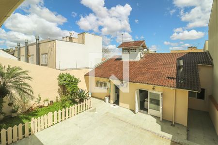 Casa à venda com 360m², 4 quartos e 3 vagasFundos