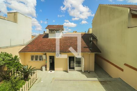 Casa à venda com 360m², 4 quartos e 3 vagasFundos