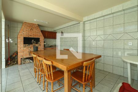 Casa à venda com 360m², 4 quartos e 3 vagasFundos