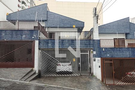 Casa à venda com 149m², 3 quartos e 2 vagas Casa à venda com 149m², 3 quartos e 2 vagasFachada