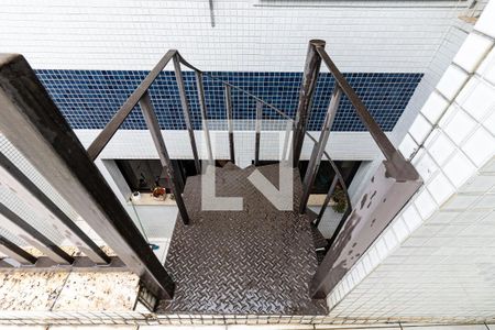 Casa à venda com 149m², 3 quartos e 2 vagas Casa à venda com 149m², 3 quartos e 2 vagasEscada