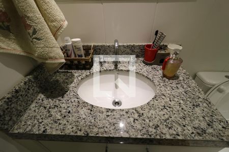 Apartamento à venda com 201m², 3 quartos e 3 vagasBanheiro da Suíte 2 - Pia