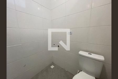 Banheiro Social de casa para alugar com 1 quarto, 24m² em Vila Butantã, São Paulo