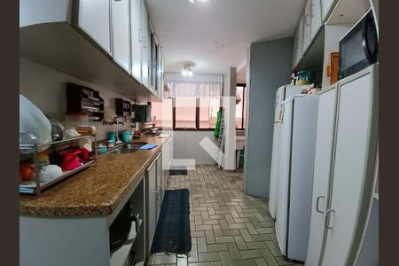 Apartamento à venda com 168m², 4 quartos e 2 vagas Apartamento à venda com 168m², 4 quartos e 2 vagasCozinha e Área de Serviço