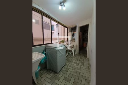 Apartamento à venda com 168m², 4 quartos e 2 vagas Apartamento à venda com 168m², 4 quartos e 2 vagasCozinha e Área de Serviço