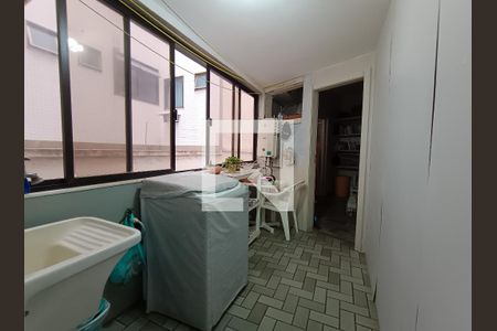 Apartamento à venda com 168m², 4 quartos e 2 vagas Apartamento à venda com 168m², 4 quartos e 2 vagasCozinha e Área de Serviço