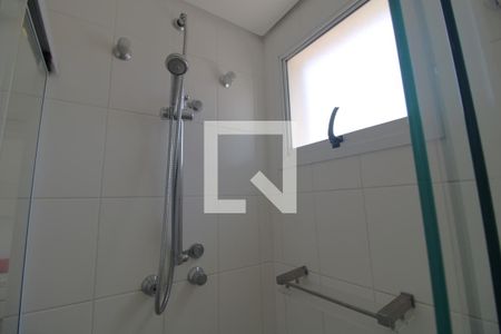 Apartamento à venda com 433m², 4 quartos e 5 vagasChuveiro banheiro da suíte 4