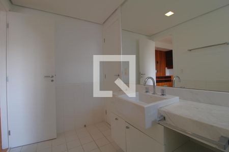 Apartamento à venda com 433m², 4 quartos e 5 vagasBanheiro da suíte 2