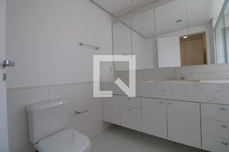 Apartamento à venda com 433m², 4 quartos e 5 vagasBanheiro da suíte 1