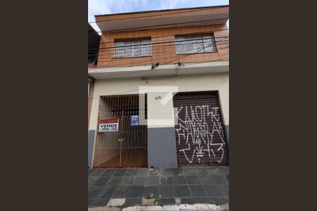 Casa à venda com 240m², 5 quartos e 2 vagasFachada