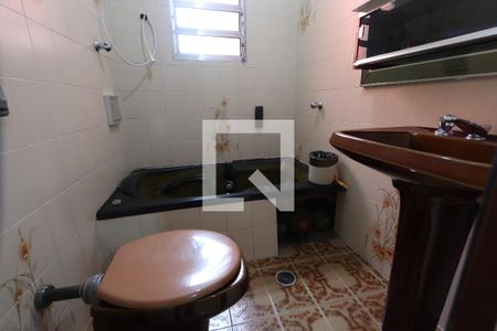 Casa à venda com 240m², 5 quartos e 2 vagasBanheiro da Suíte