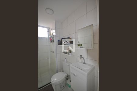 Banheiro de apartamento para alugar com 2 quartos, 53m² em Da Viga, Nova Iguaçu