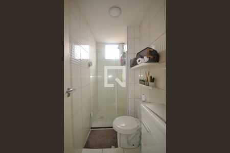 Banheiro de apartamento para alugar com 2 quartos, 53m² em Da Viga, Nova Iguaçu
