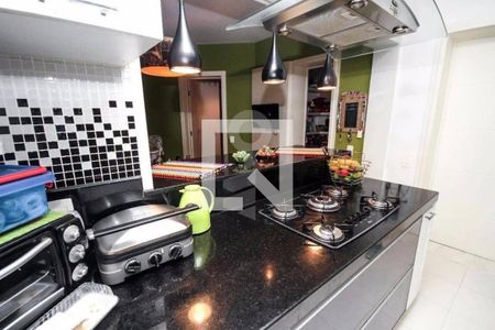 Foto 04 de apartamento à venda com 3 quartos, 210m² em Vila Suzana, São Paulo