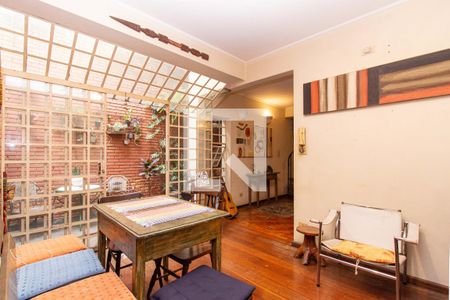 Casa para alugar com 220m², 3 quartos e 2 vagas Casa para alugar com 220m², 3 quartos e 2 vagasCopa