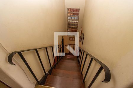 Casa para alugar com 220m², 3 quartos e 2 vagas Casa para alugar com 220m², 3 quartos e 2 vagasEscadas