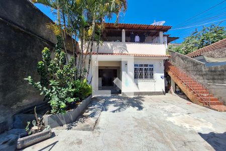 Casa de condomínio para alugar com 150m², 4 quartos e 2 vagas Casa de condomínio para alugar com 150m², 4 quartos e 2 vagasFachada