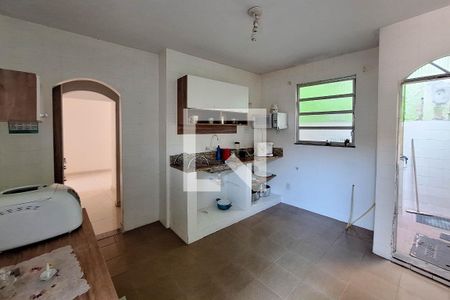 Casa de condomínio para alugar com 150m², 4 quartos e 2 vagas Casa de condomínio para alugar com 150m², 4 quartos e 2 vagasCozinha 1