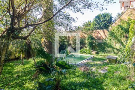 Casa à venda com 480m², 4 quartos e 3 vagas Casa à venda com 480m², 4 quartos e 3 vagasQuintal