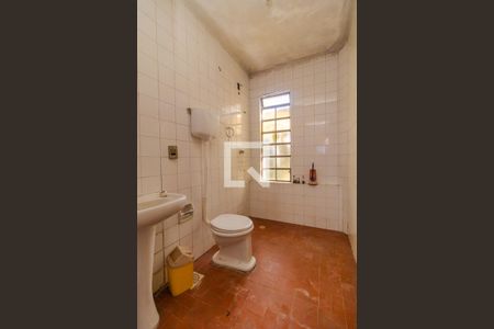 Casa à venda com 480m², 4 quartos e 3 vagas Casa à venda com 480m², 4 quartos e 3 vagasBanheiro 2