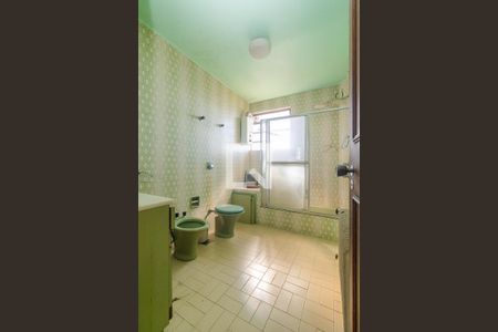 Casa à venda com 480m², 4 quartos e 3 vagas Casa à venda com 480m², 4 quartos e 3 vagasBanheiro