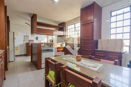 Casa à venda com 480m², 4 quartos e 3 vagas Casa à venda com 480m², 4 quartos e 3 vagasCozinha