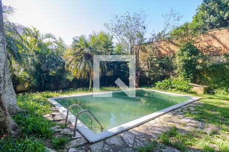 Casa à venda com 480m², 4 quartos e 3 vagas Casa à venda com 480m², 4 quartos e 3 vagasQuintal