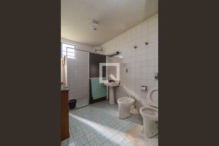 Casa à venda com 480m², 4 quartos e 3 vagas Casa à venda com 480m², 4 quartos e 3 vagasBanheiro 3