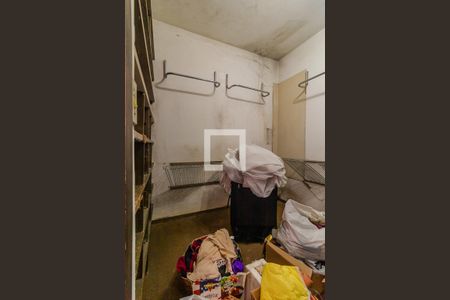 Casa à venda com 480m², 4 quartos e 3 vagas Casa à venda com 480m², 4 quartos e 3 vagasSala - Closet