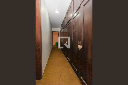 Casa à venda com 480m², 4 quartos e 3 vagas Casa à venda com 480m², 4 quartos e 3 vagasCorredor