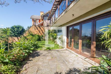 Casa à venda com 480m², 4 quartos e 3 vagas Casa à venda com 480m², 4 quartos e 3 vagasQuintal