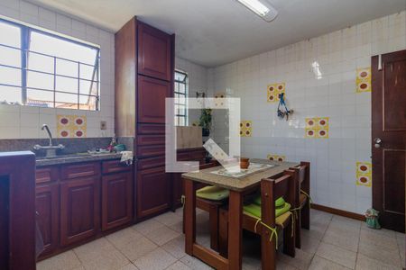 Casa à venda com 480m², 4 quartos e 3 vagas Casa à venda com 480m², 4 quartos e 3 vagasCozinha