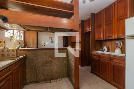 Casa à venda com 480m², 4 quartos e 3 vagas Casa à venda com 480m², 4 quartos e 3 vagasCozinha