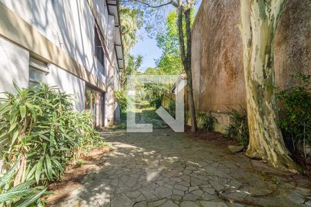 Casa à venda com 480m², 4 quartos e 3 vagas Casa à venda com 480m², 4 quartos e 3 vagasQuintal