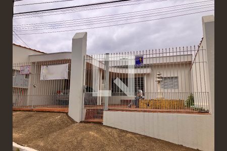 Casa para alugar com 200m², 5 quartos e 5 vagasFachada