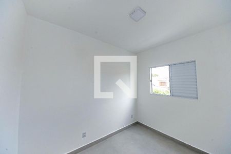 Quarto 2 de apartamento para alugar com 2 quartos, 40m² em Vila Ivg, São Paulo