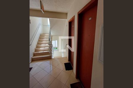 Apartamento para alugar com 50m², 2 quartos e 1 vaga Apartamento para alugar com 50m², 2 quartos e 1 vagaEscada