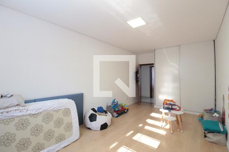 Casa à venda com 500m², 3 quartos e 4 vagasSuíte 2