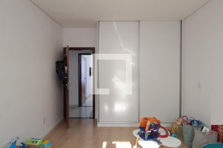 Casa à venda com 500m², 3 quartos e 4 vagasSuíte 2