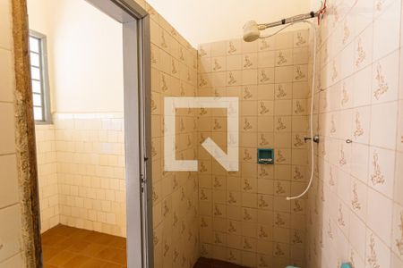 Casa para alugar com 300m², 5 quartos e 3 vagas Casa para alugar com 300m², 5 quartos e 3 vagasBanheiro Social na Casa de Fundos