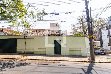 Casa para alugar com 300m², 5 quartos e 3 vagas Casa para alugar com 300m², 5 quartos e 3 vagasFachada