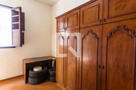 Casa para alugar com 300m², 5 quartos e 3 vagas Casa para alugar com 300m², 5 quartos e 3 vagasQuarto 4 na Casa de Fundos