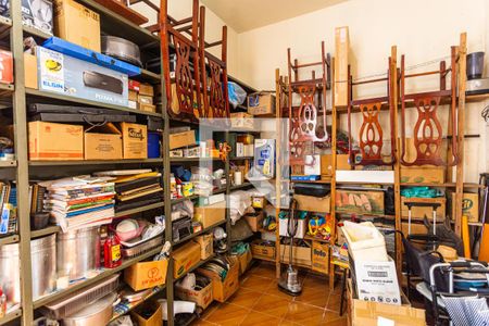 Casa para alugar com 300m², 5 quartos e 3 vagas Casa para alugar com 300m², 5 quartos e 3 vagasQuarto 5 na Casa de Fundos