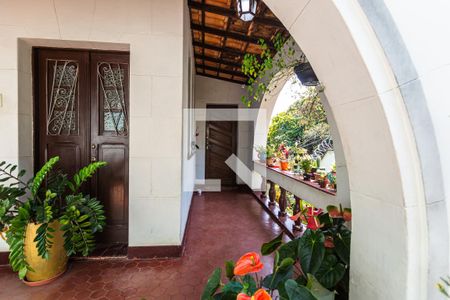 Casa para alugar com 300m², 5 quartos e 3 vagas Casa para alugar com 300m², 5 quartos e 3 vagasAlpendre