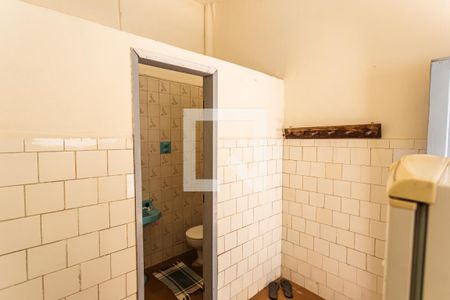 Casa para alugar com 300m², 5 quartos e 3 vagas Casa para alugar com 300m², 5 quartos e 3 vagasBanheiro Social na Casa de Fundos