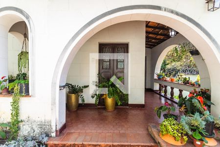 Casa para alugar com 300m², 5 quartos e 3 vagas Casa para alugar com 300m², 5 quartos e 3 vagasAlpendre