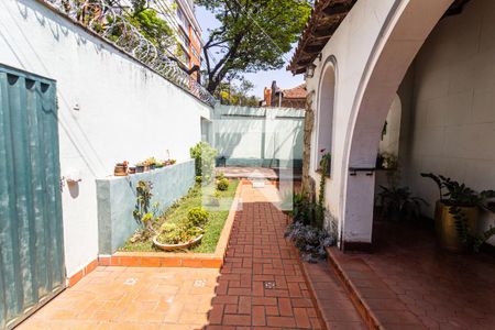 Casa para alugar com 300m², 5 quartos e 3 vagas Casa para alugar com 300m², 5 quartos e 3 vagasJardim/Entrada