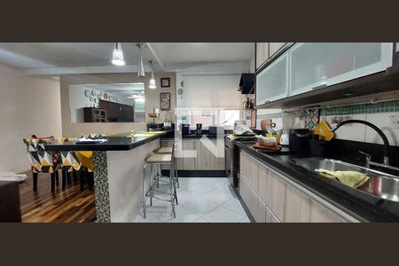 Apartamento à venda com 160m², 2 quartos e 2 vagasCozinha