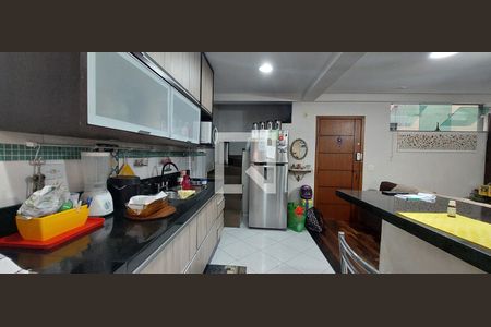 Apartamento à venda com 160m², 2 quartos e 2 vagasCozinha
